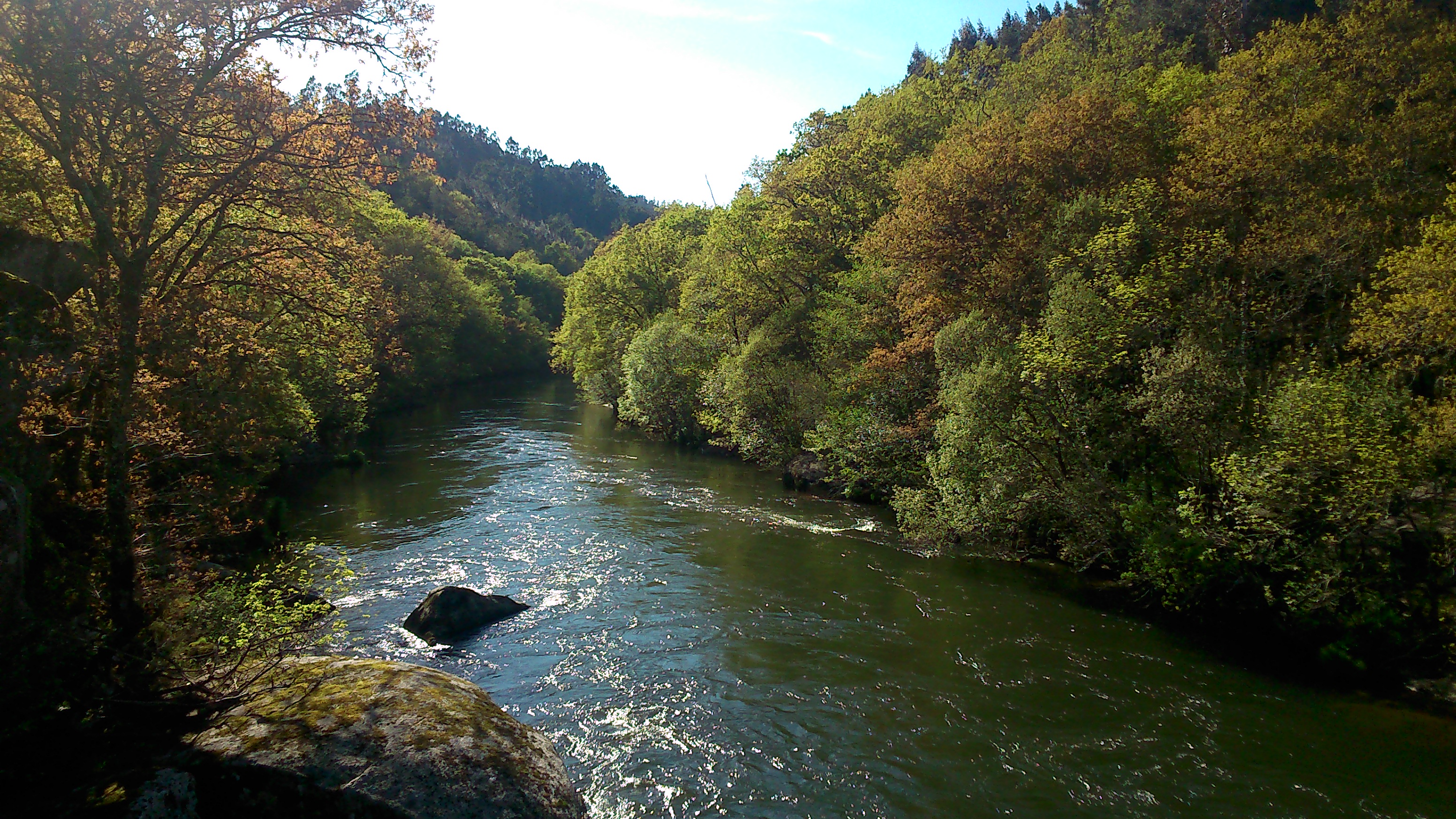 Río Tambre, que abastece de auga a unha importante cantidade de pobiación